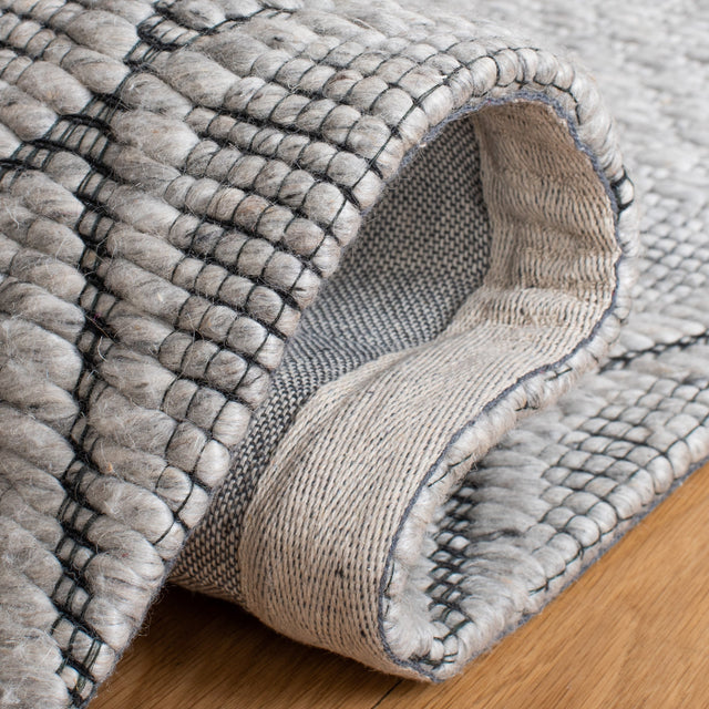 Safavieh Marbella Mrb320F Light Grey/Black Rug.