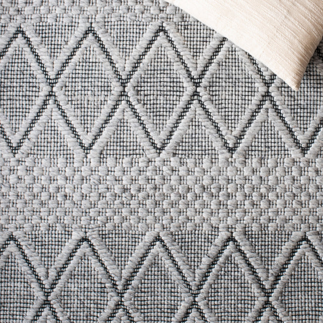 Safavieh Marbella Mrb320F Light Grey/Black Rug.