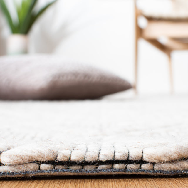 Safavieh Marbella Mrb320G Silver/Black Rug.