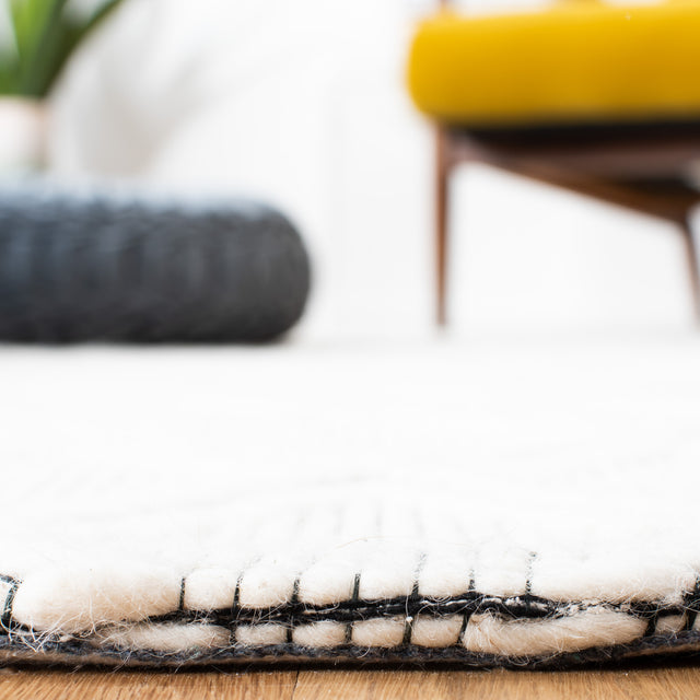 Safavieh Marbella Mrb321A Ivory/Black Rug.