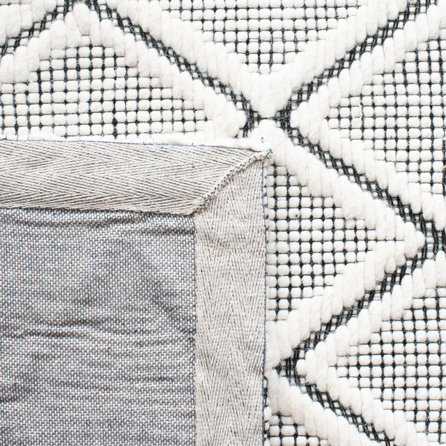 Safavieh Marbella Mrb321A Ivory/Black Rug.