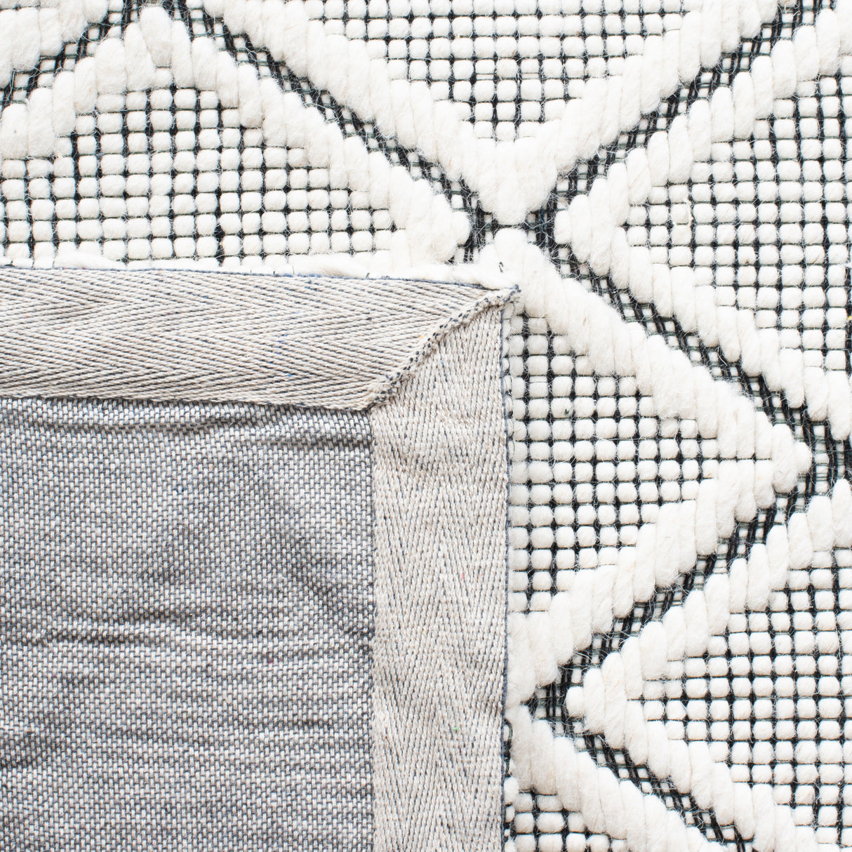 Safavieh Marbella Mrb321A Ivory/Black Rug.