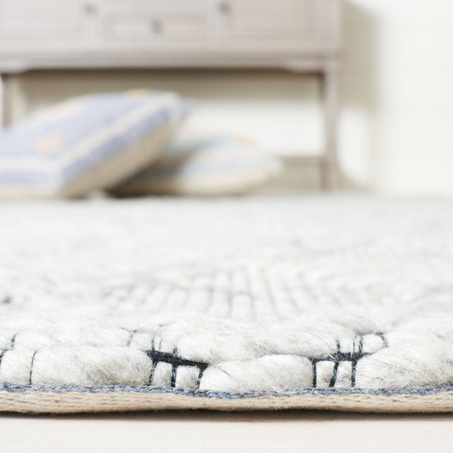 Safavieh Marbella Mrb321F Light Grey/Black Rug.