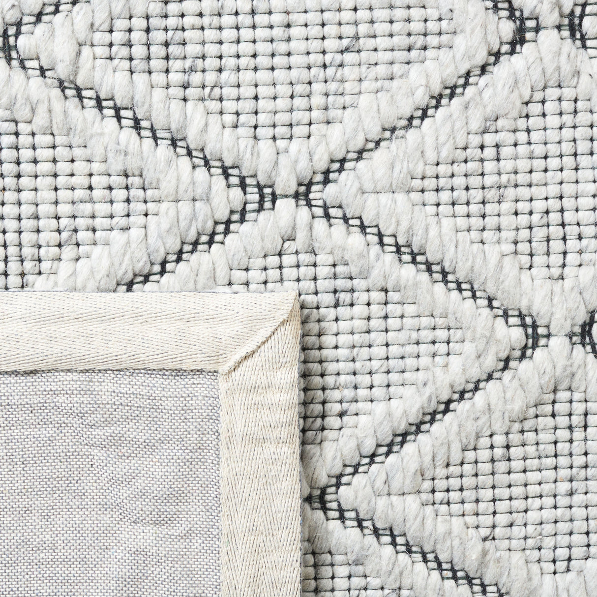 Safavieh Marbella Mrb321F Light Grey/Black Rug.