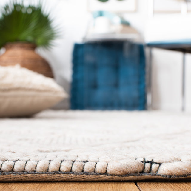 Safavieh Marbella Mrb321G Silver/Black Rug.