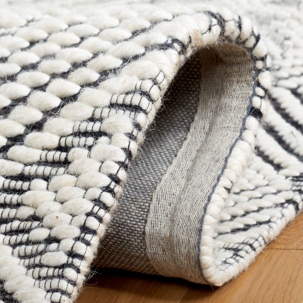 Safavieh Marbella Mrb451A Ivory/Black Rug.