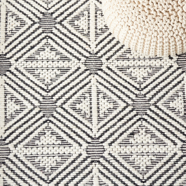 Safavieh Marbella Mrb451A Ivory/Black Rug.