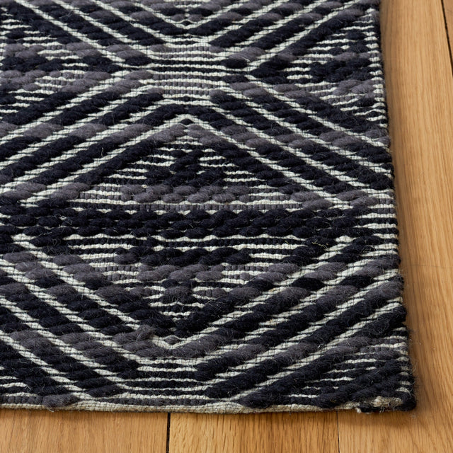 Safavieh Marbella Mrb451Z Black/Ivory Rug.