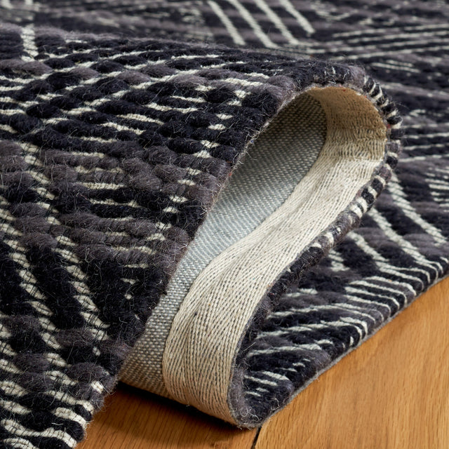 Safavieh Marbella Mrb451Z Black/Ivory Rug.