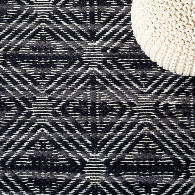 Safavieh Marbella Mrb451Z Black/Ivory Rug.