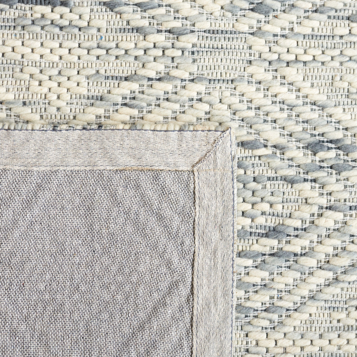 Safavieh Marbella Mrb452F Dark Grey/Beige Rug.
