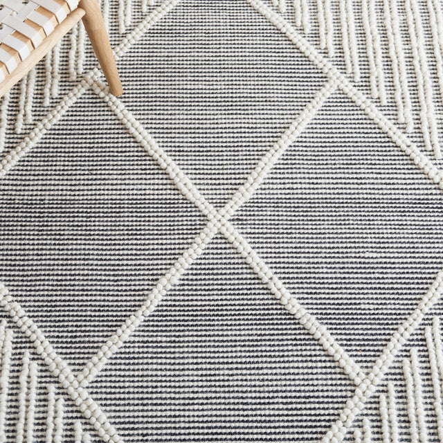 Safavieh Marbella Mrb475A Ivory/Black Rug.