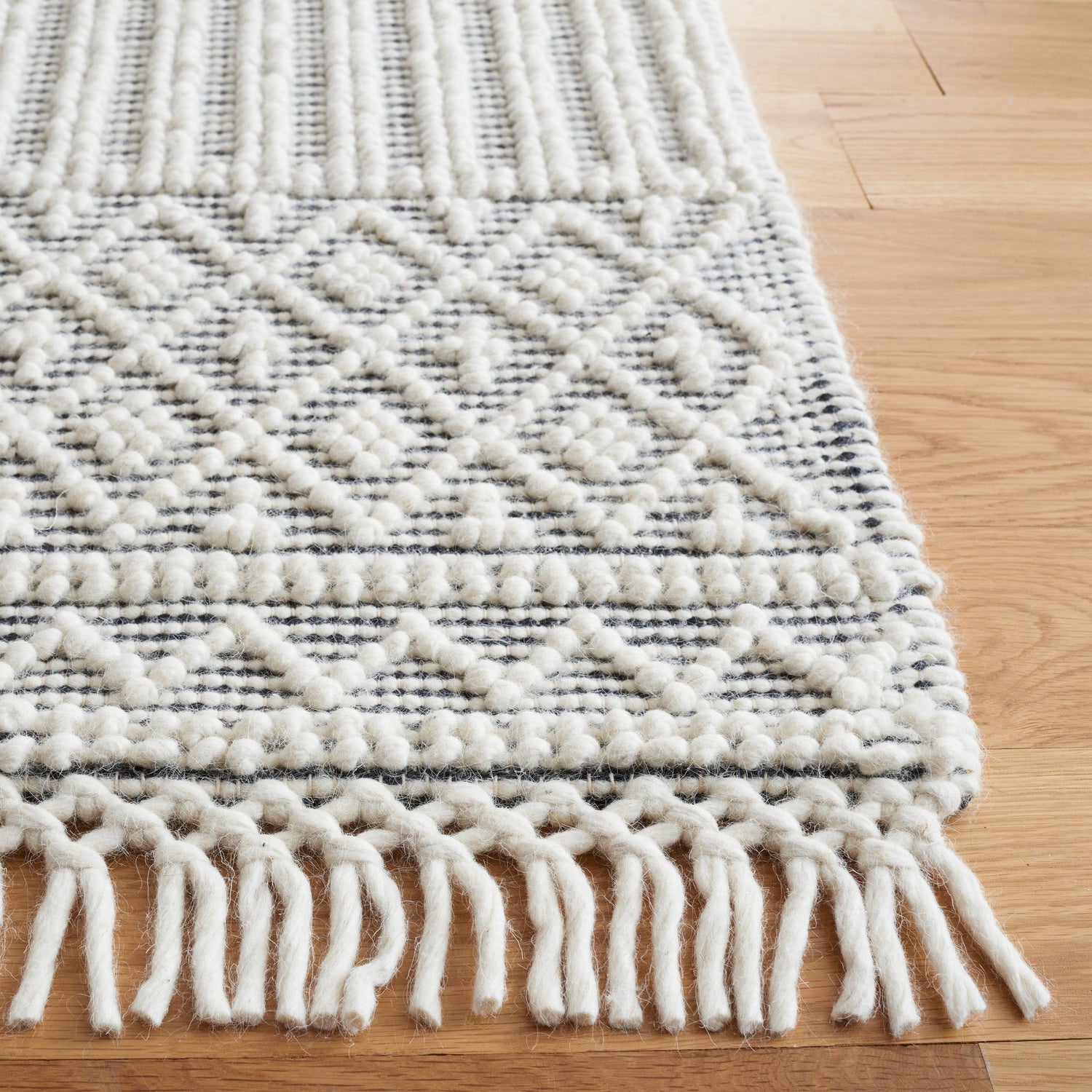Safavieh Marbella Mrb476A Ivory/Black Rug.