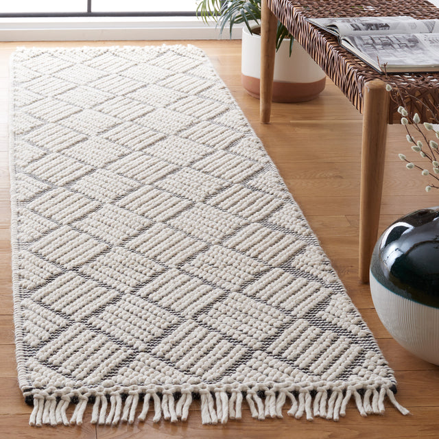 Safavieh Marbella Mrb478A Ivory/Black Rug.