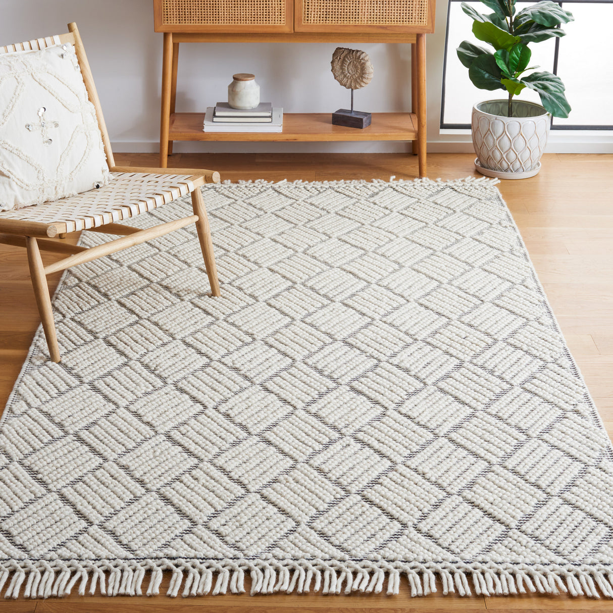 Safavieh Marbella Mrb478A Ivory/Black Rug.