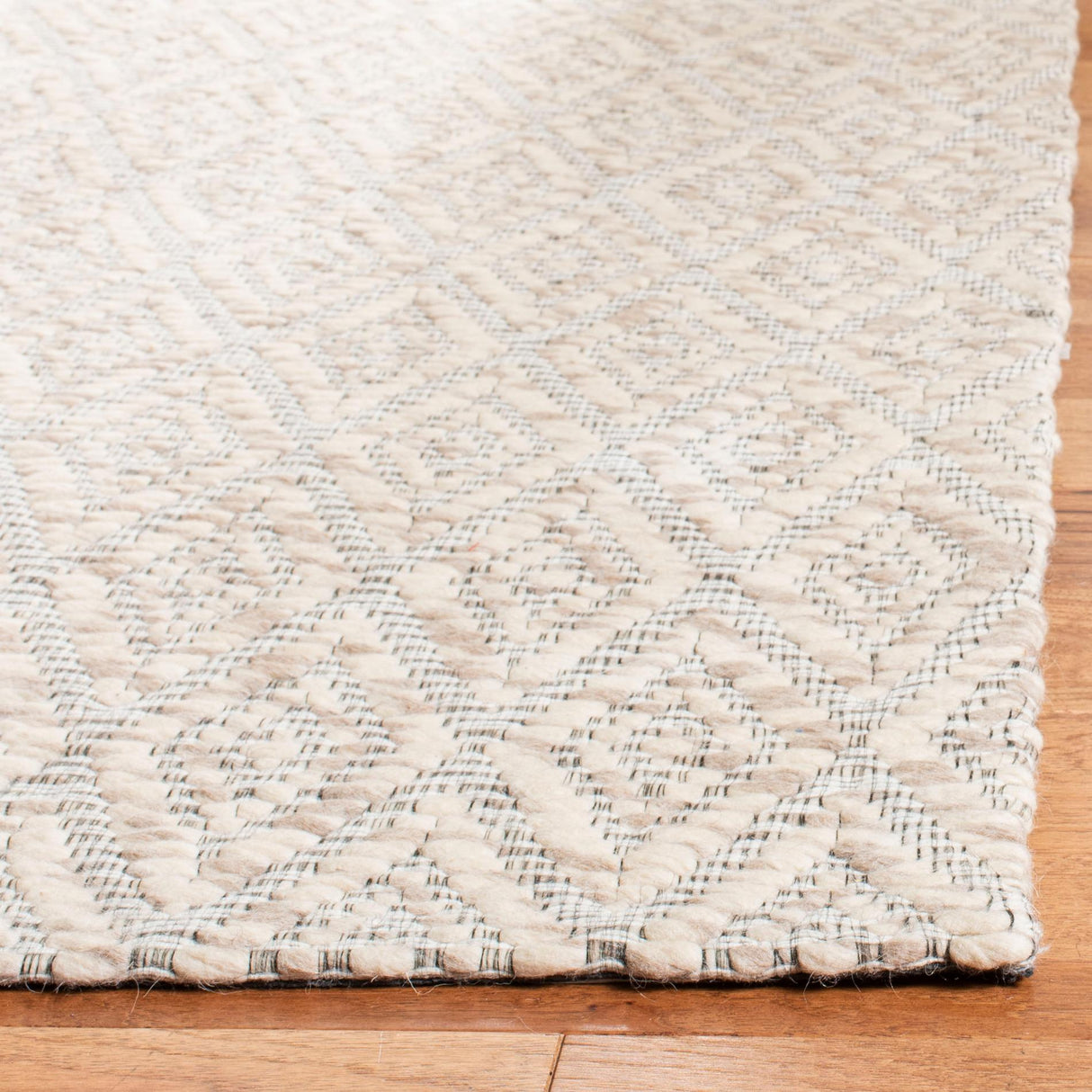 Safavieh Marbella Mrb526A Beige/Cream Rugs.