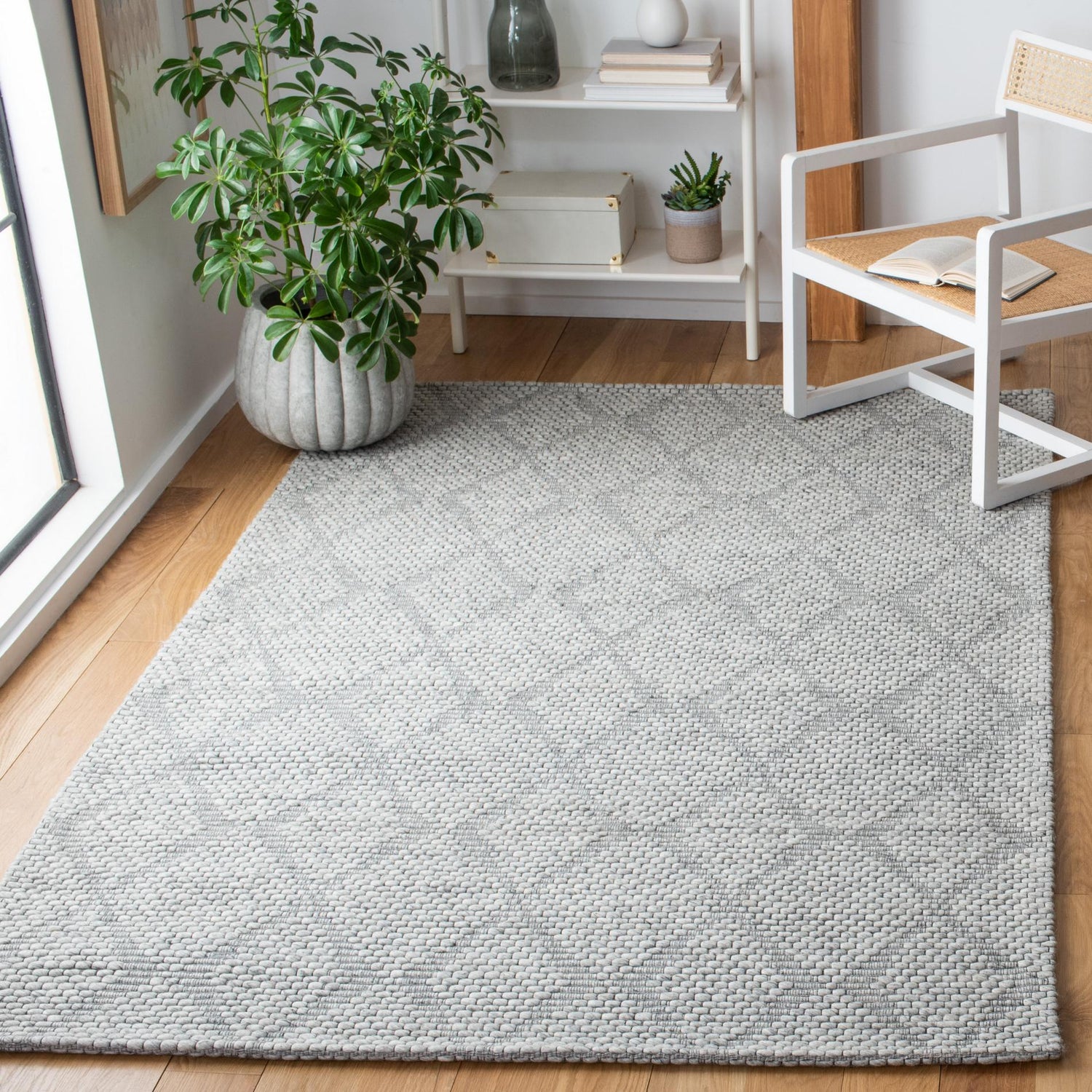 Safavieh Marbella Mrb551G Silver/Grey Rugs.
