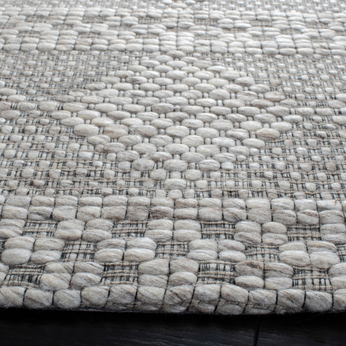 Safavieh Marbella Mrb552B Beige/Grey Rugs.