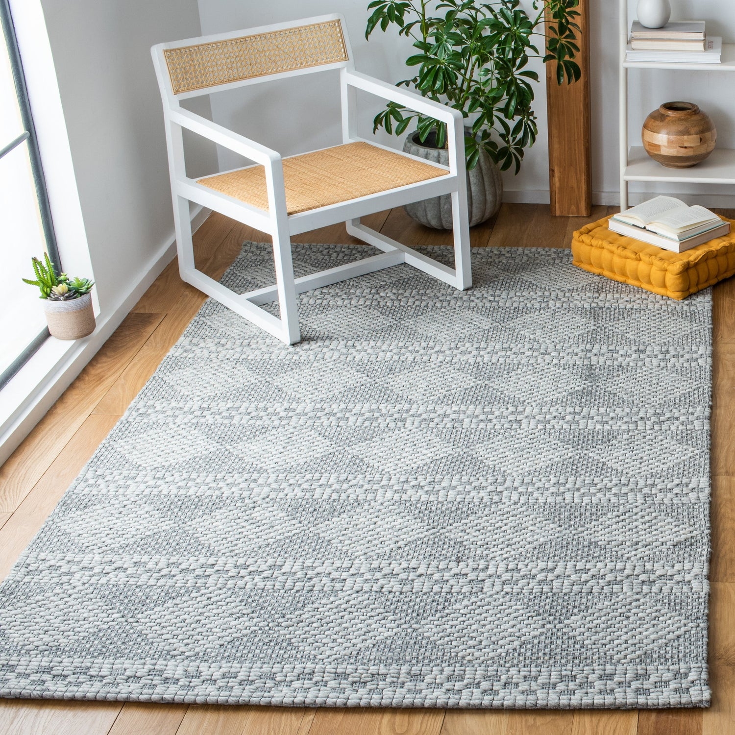Safavieh Marbella Mrb552G Silver/Grey Rugs.