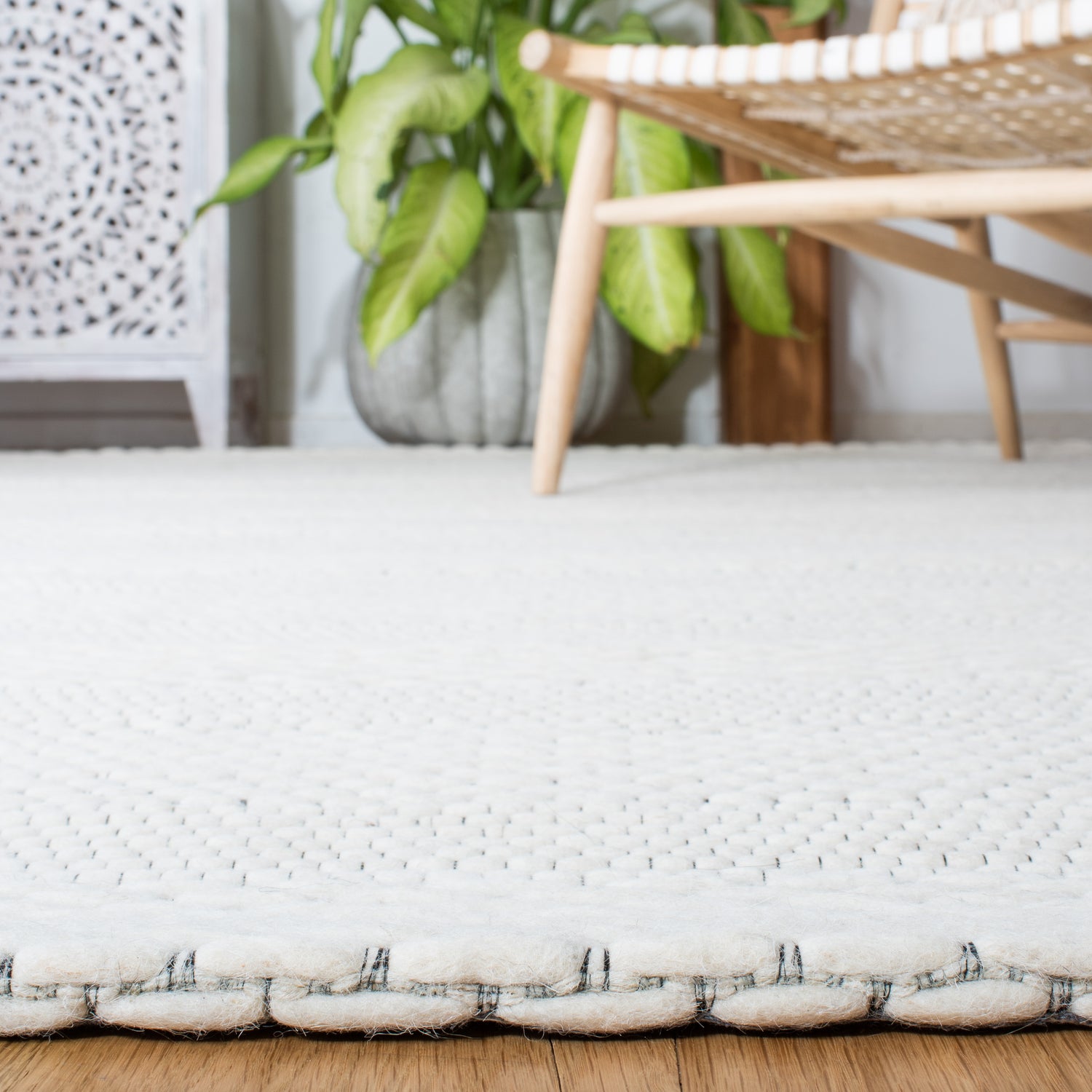 Safavieh Marbella Mrb556A Ivory Rugs.