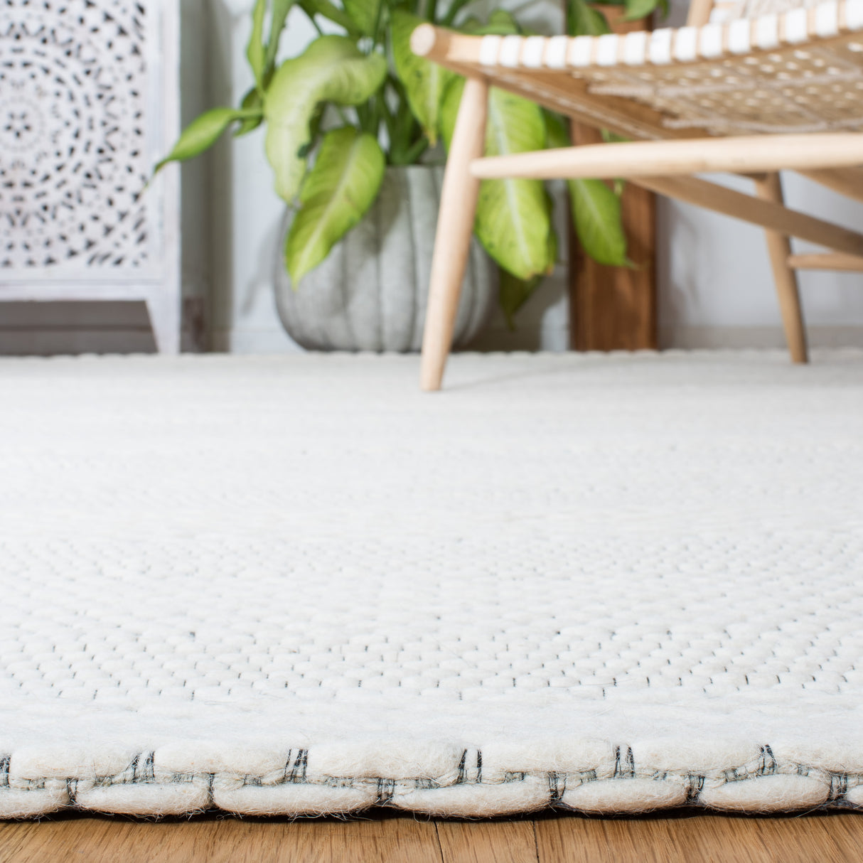 Safavieh Marbella Mrb556A Ivory Rugs.