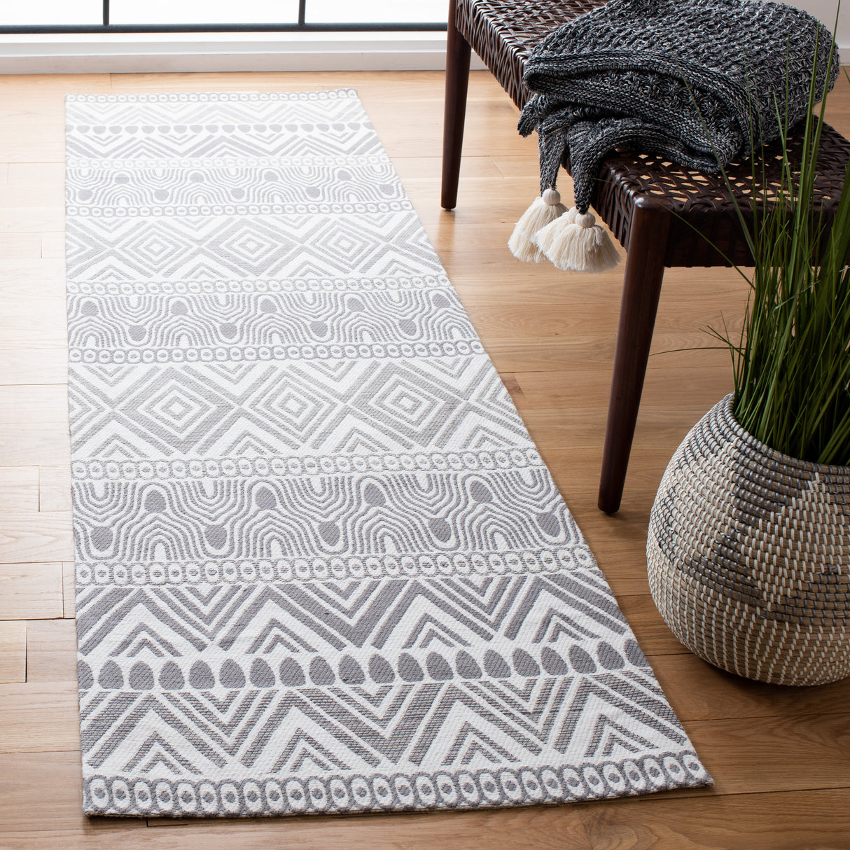 Safavieh Marbella Mrb625F Grey Rugs.