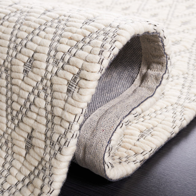 Safavieh Marbella Mrb752A Ivory/Black Rug.