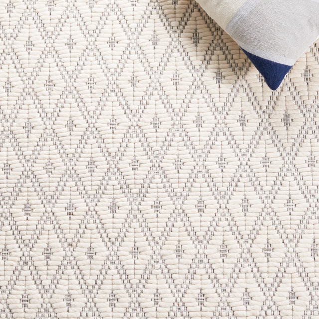 Safavieh Marbella Mrb752A Ivory/Black Rug.