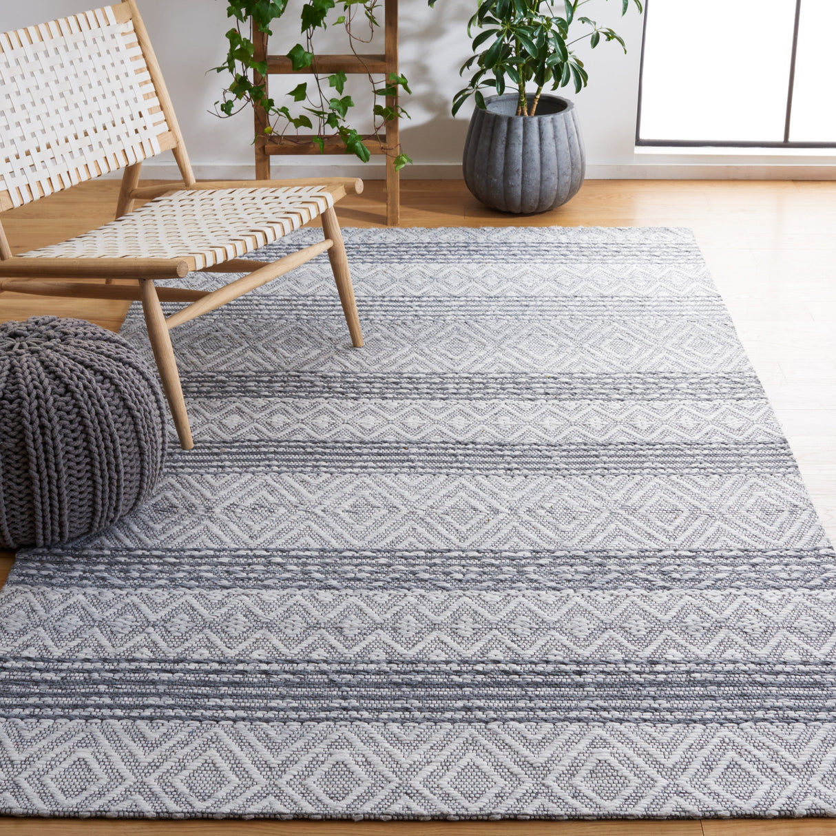 Safavieh Marbella Mrb854F Ivory/Grey Rug.