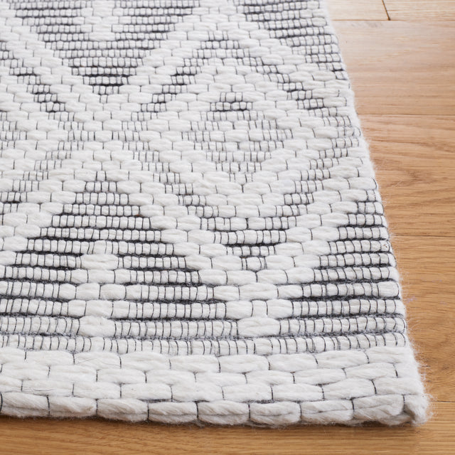 Safavieh Marbella Mrb855Z Ivory/Black Rug.