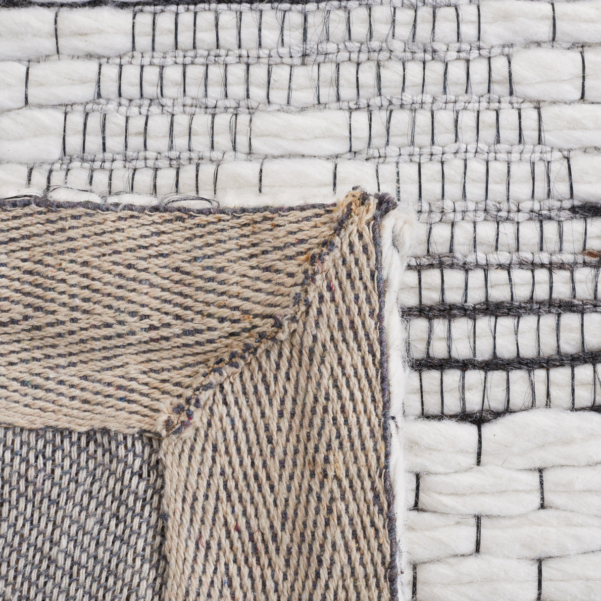 Safavieh Marbella Mrb855Z Ivory/Black Rug.