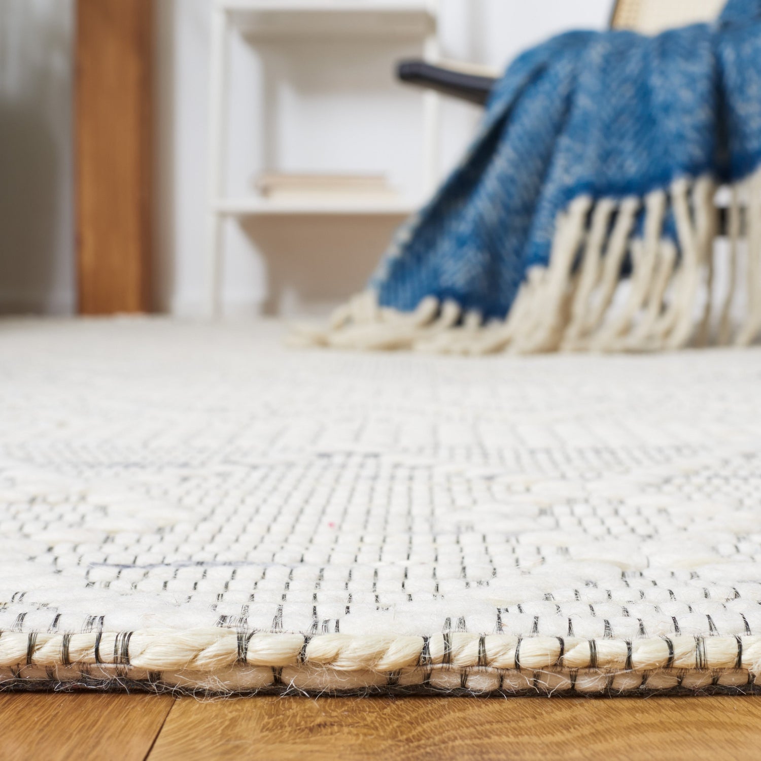 Safavieh Marbella Mrb902F Ivory/Grey Rug.