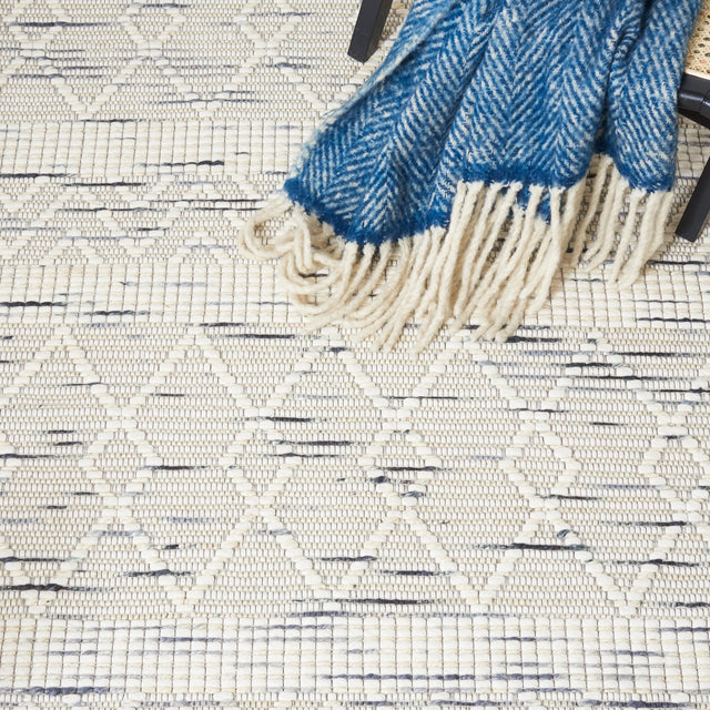 Safavieh Marbella Mrb902F Ivory/Grey Rug.