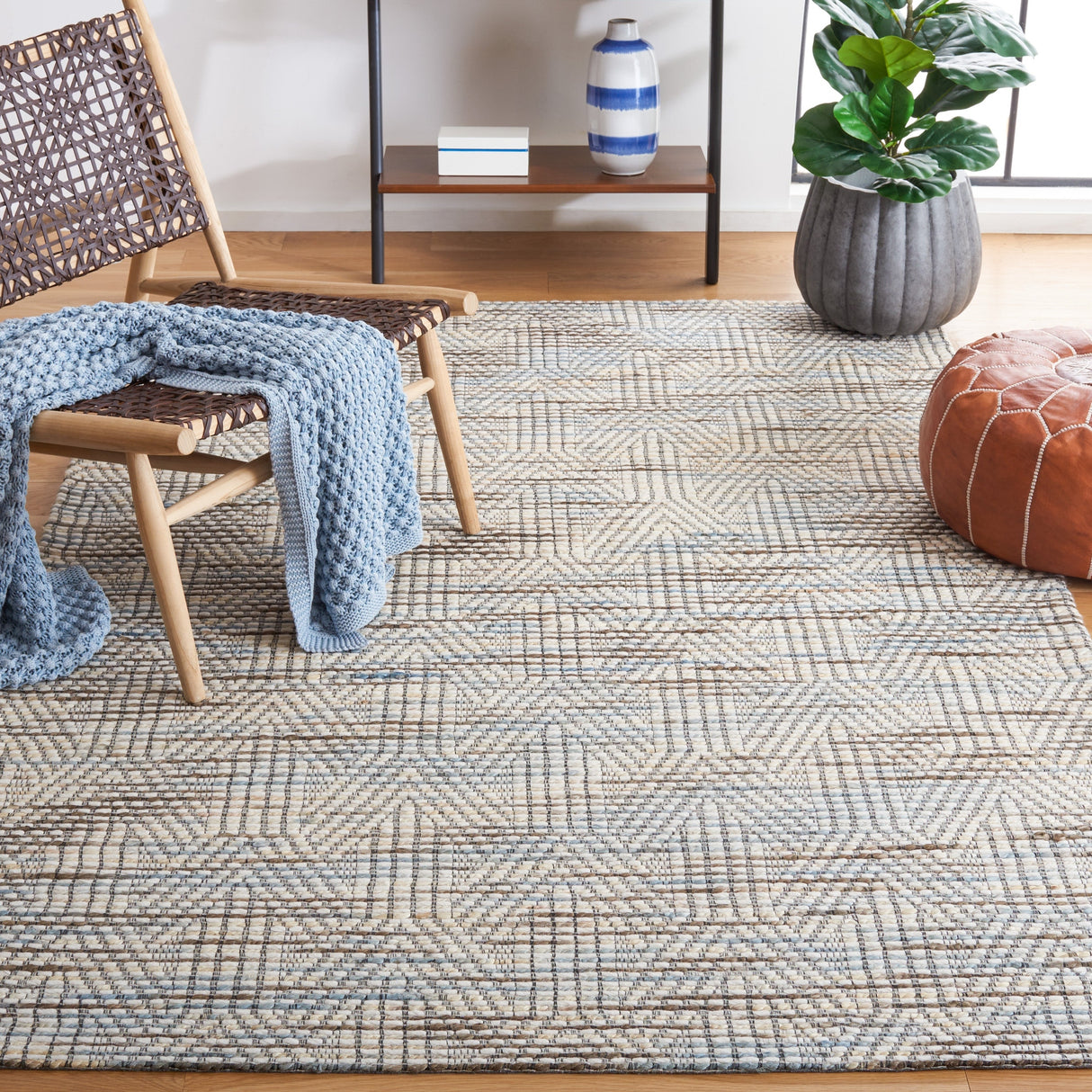 Safavieh Marbella Mrb906M Blue/Ivory Rug.