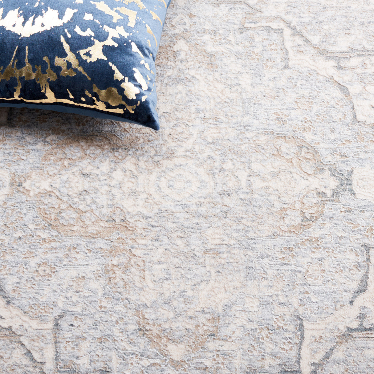 Safavieh Marmara Mrm318B Beige/Light Blue Rug.