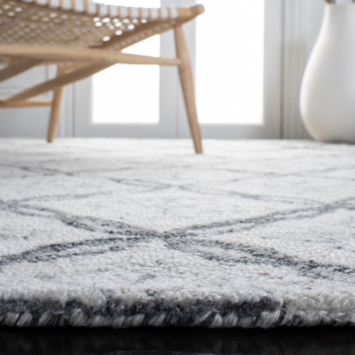 Safavieh Marquee Mrq118A Ivory/Grey Rugs.