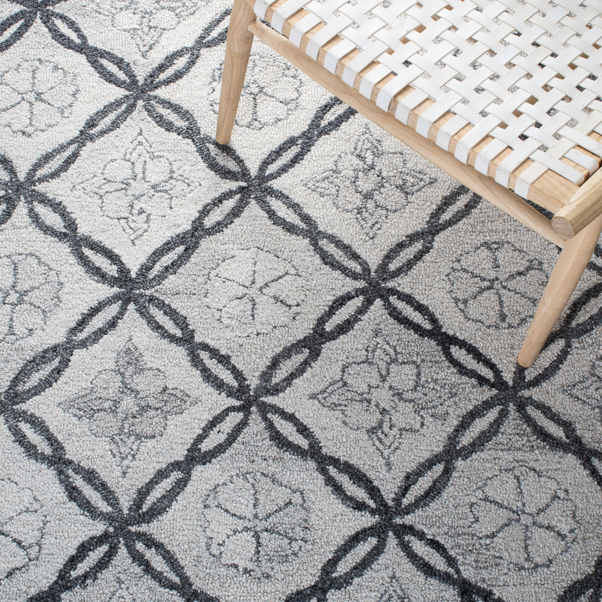Safavieh Marquee Mrq118A Ivory/Grey Rugs.