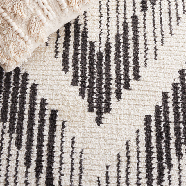 Safavieh Moroccan Tassel Mrt101A Ivory/Black Rug.