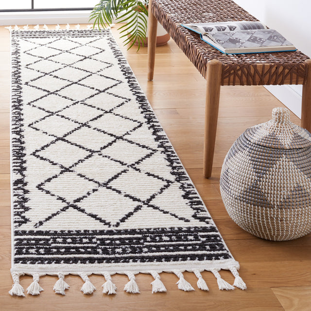 Safavieh Moroccan Tassel Mrt103A Ivory/Black Rug.