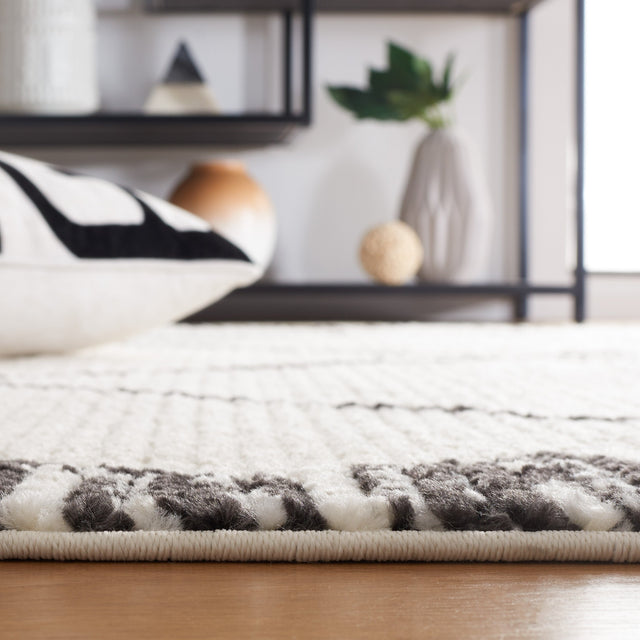 Safavieh Moroccan Tassel Mrt103A Ivory/Black Rug.