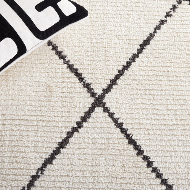 Safavieh Moroccan Tassel Mrt103A Ivory/Black Rug.