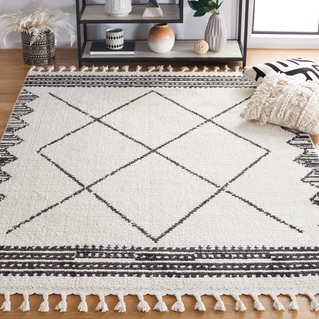 Safavieh Moroccan Tassel Mrt103A Ivory/Black Rug.