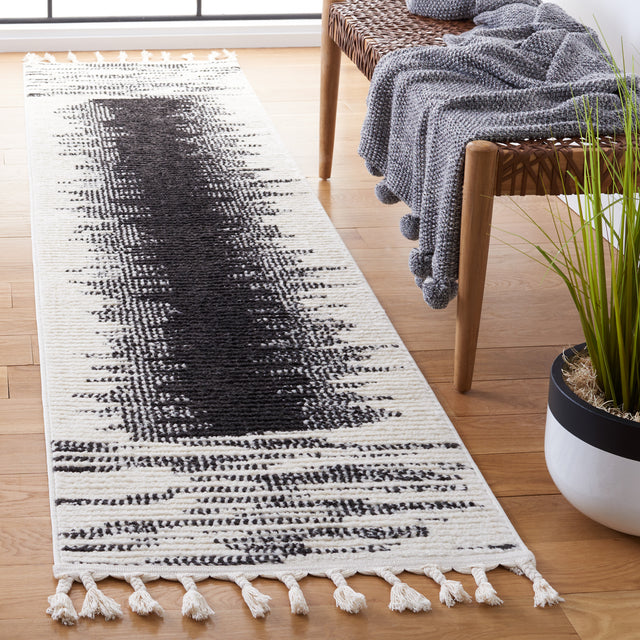 Safavieh Moroccan Tassel Mrt107A Ivory/Black Rug.