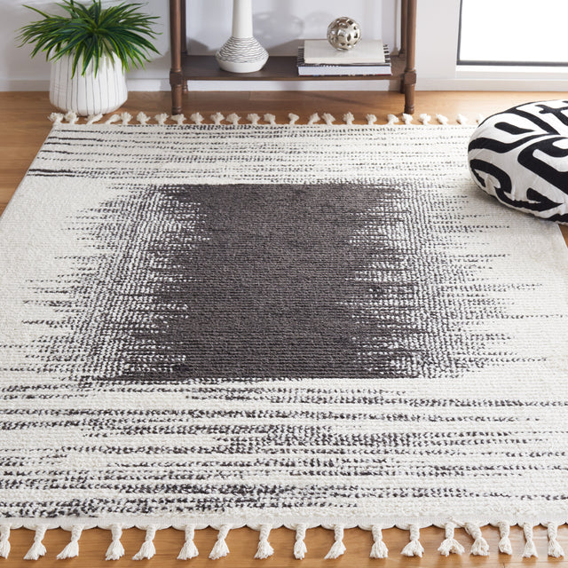 Safavieh Moroccan Tassel Mrt107A Ivory/Black Rug.