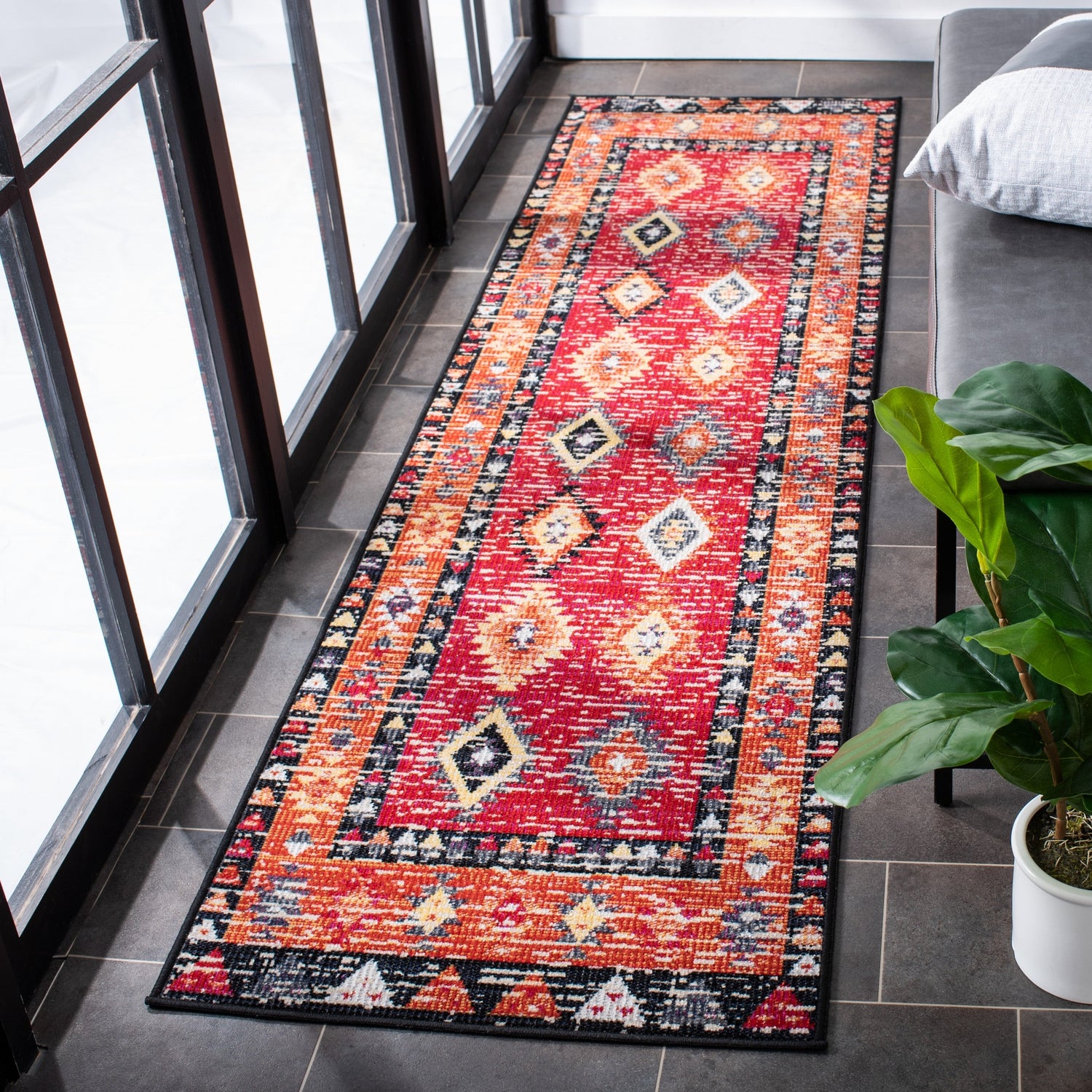 Safavieh Montage Mtg201Q Red/Black Rugs.