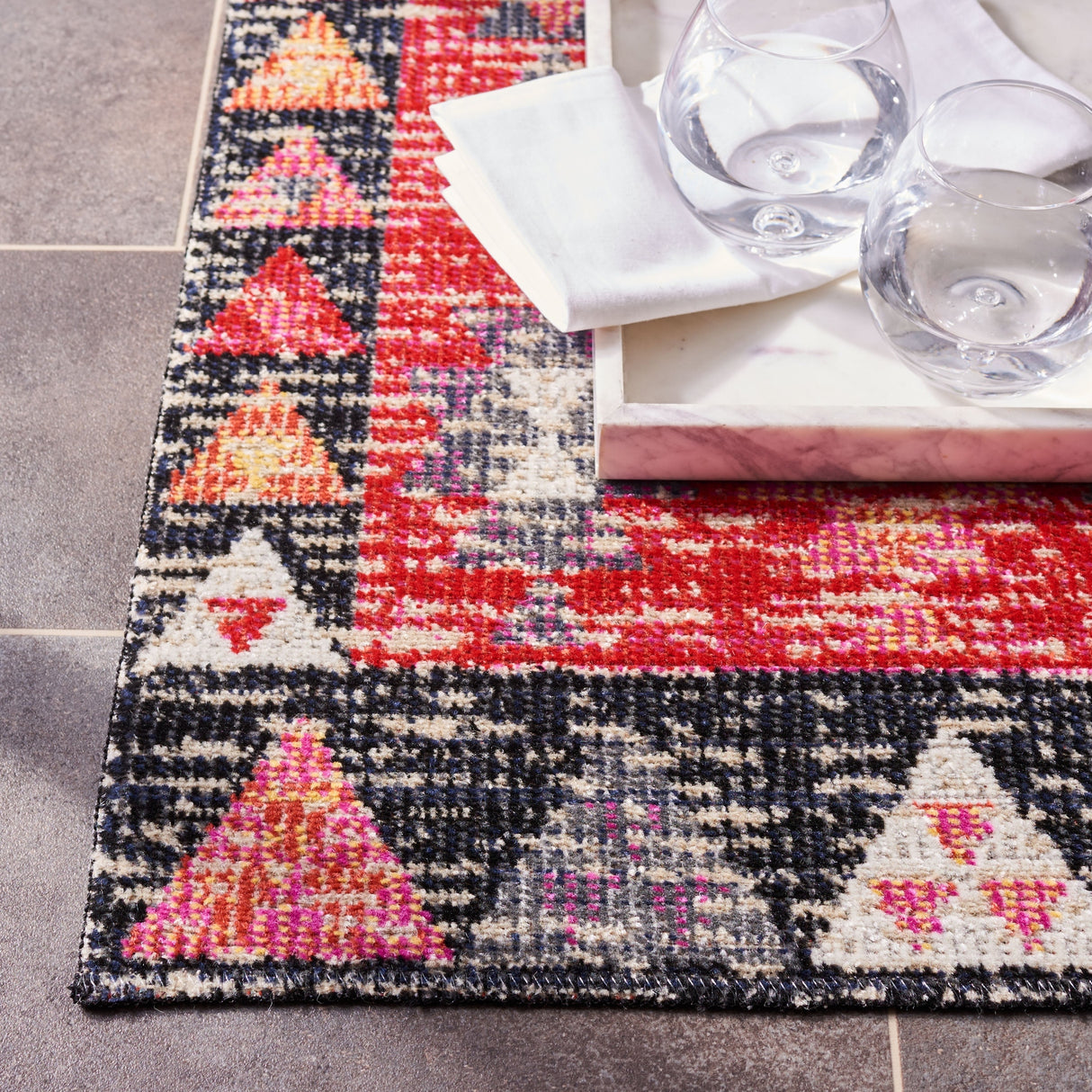 Safavieh Montage Mtg201U Pink/Black Rug.