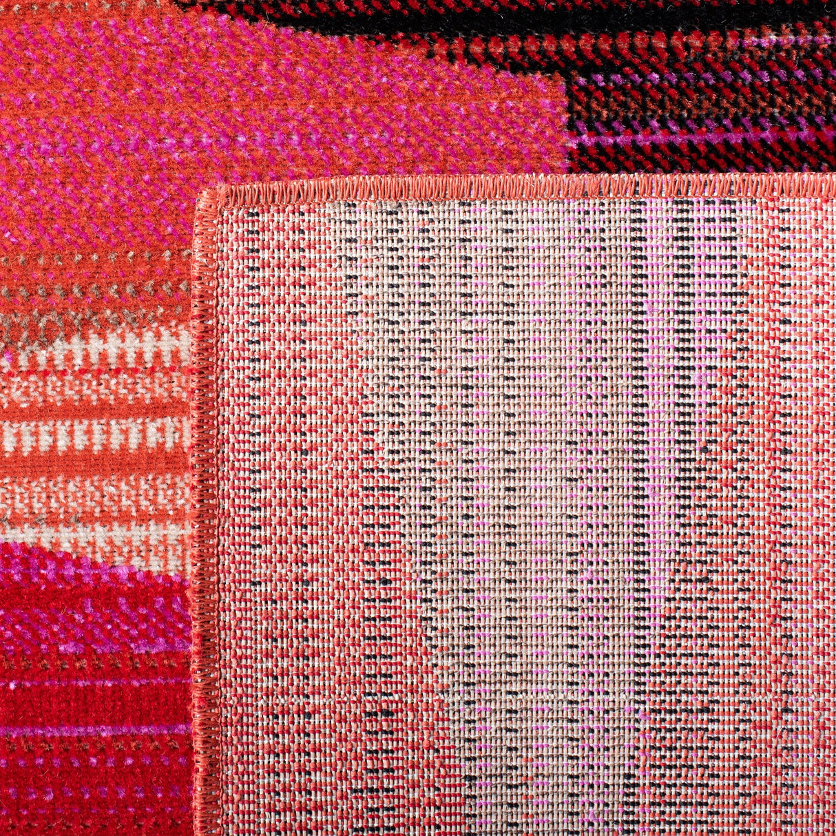 Safavieh Montage Mtg301Q Red/Fuchsia Rug.