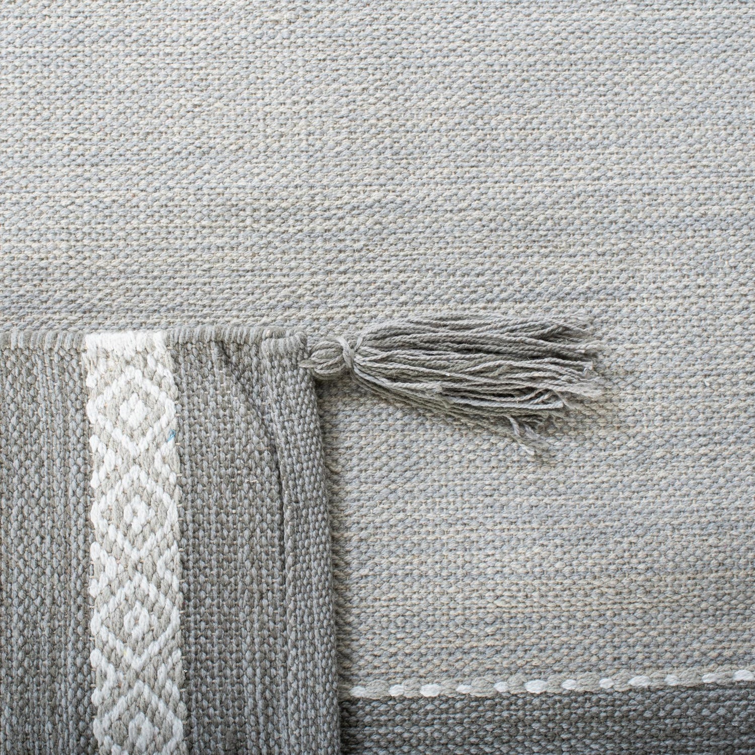Safavieh Montauk Mtk214F Grey/Ivory Rugs.