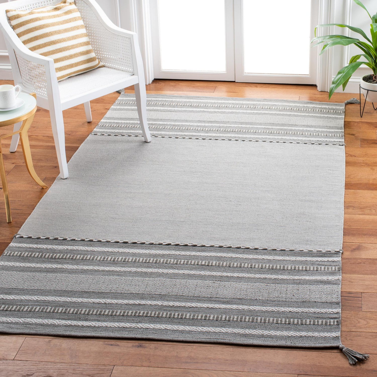 Safavieh Montauk Mtk215F Grey/Ivory Rugs.