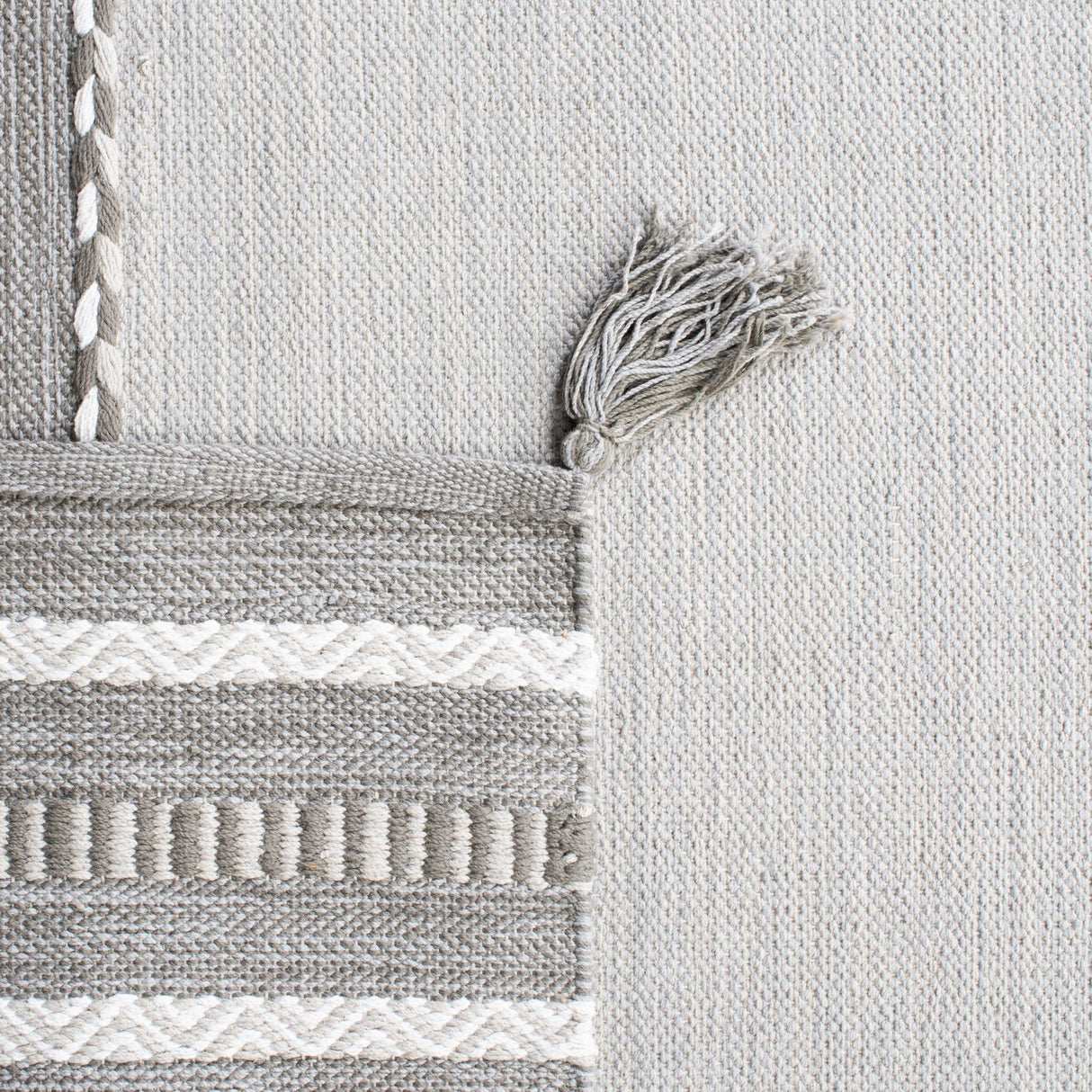 Safavieh Montauk Mtk215F Grey/Ivory Rugs.